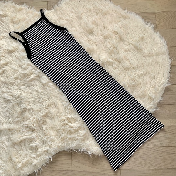 Volcom Black & White Striped Cotton Halter Tank Maxi Dress - Picture 3 of 14